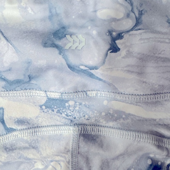 All in Motion Everyday Soft Ultra High-Waisted Leggings in Sky Blue Swirl - Picture 5 of 6